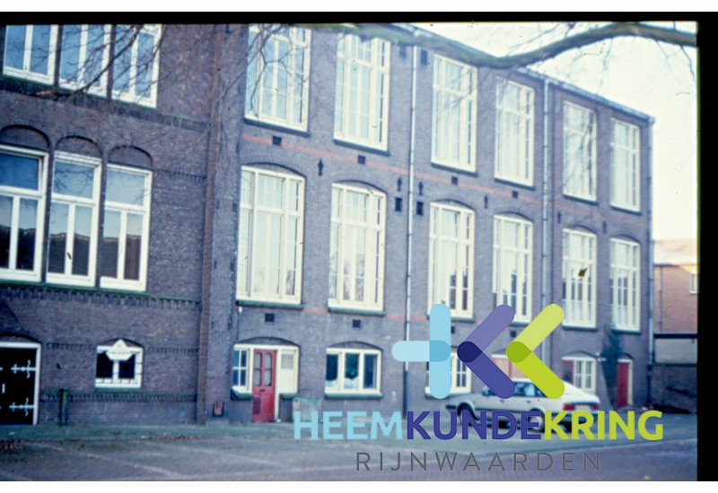 Lobith (42) Markt-Kerkepad achterkant Mariaschool